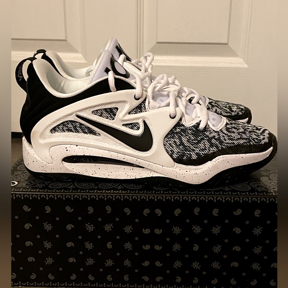 MENS NIKE KDs SNEAKERS, 8.5
